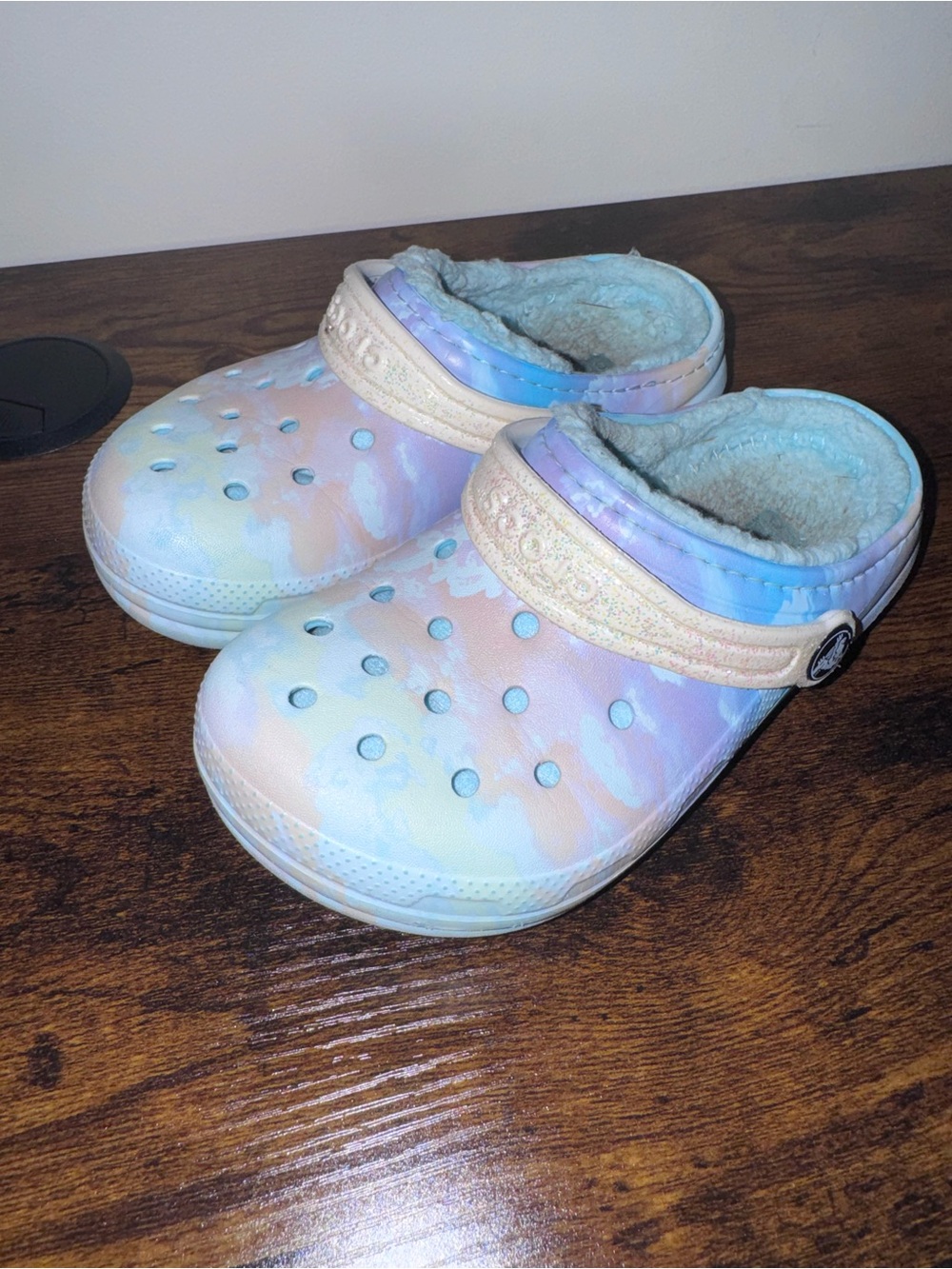 CROCS Kids Pastel Tie-Dye Fleece-Lined Clogs in Pink and Blue